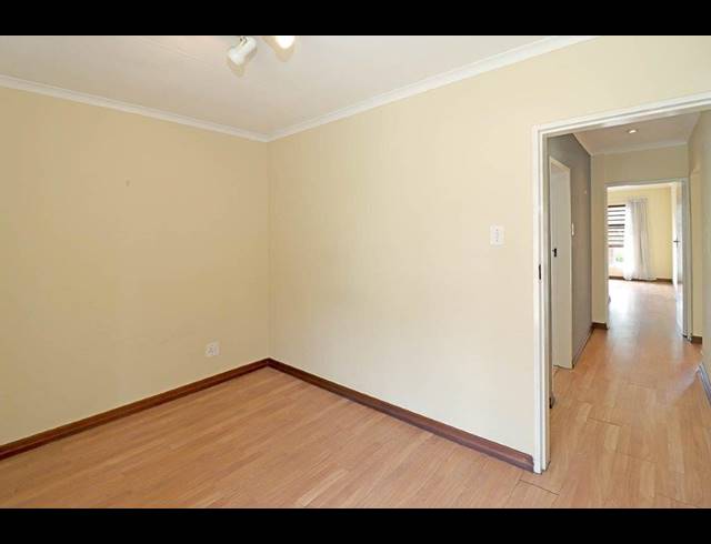 2 BEDROOM APARTMENT FOR SALE IN DOWERGLEN EXT 4